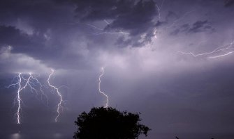 Grom povrijedio djecu, ubio stado od 70 ovaca