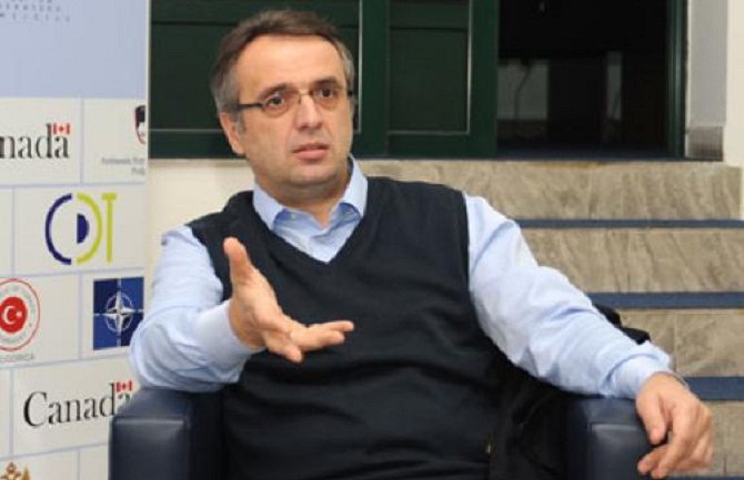 Danilović: Ne miješamo se Vučiću u izbor prijatelja