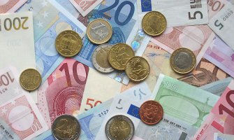 Rekordna štednja stanovništva u bankama, nastavak pada kreditne aktivnosti