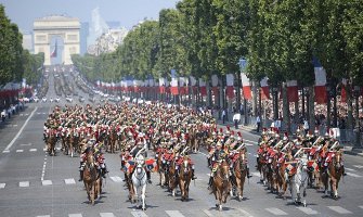 Crnogorska zastava na paradi u Francuskoj  