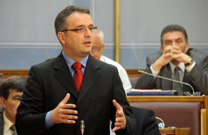 Nedopustivo je ostati nemušt i nedorečen