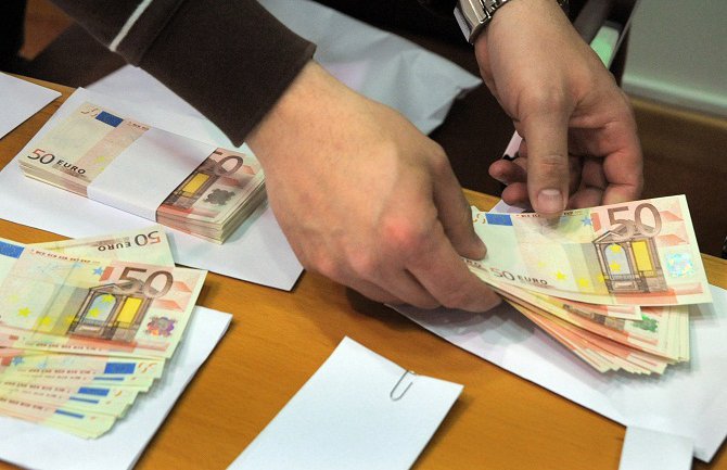 Između 25 i 30 hiljada radnika radi na crno