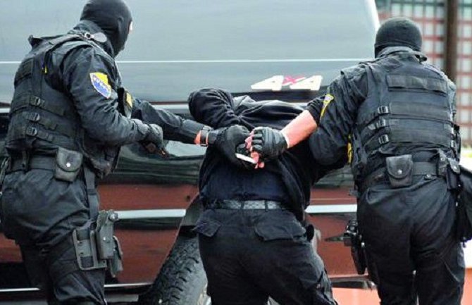 Uhapšeno 18 narko dilera, među njima i policajac