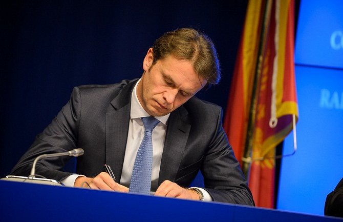 Za elektronsku identifikaciju 200.000