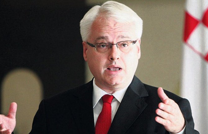 Josipović: Vučić učestvovao u ratnom huškanju, da izrazi žaljenje zbog ratnih strahota