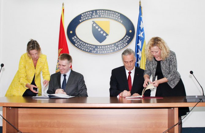 Potpisan ugovor o saradnji između CG i BiH o konzularnoj zaštiti i viznim pitanjima