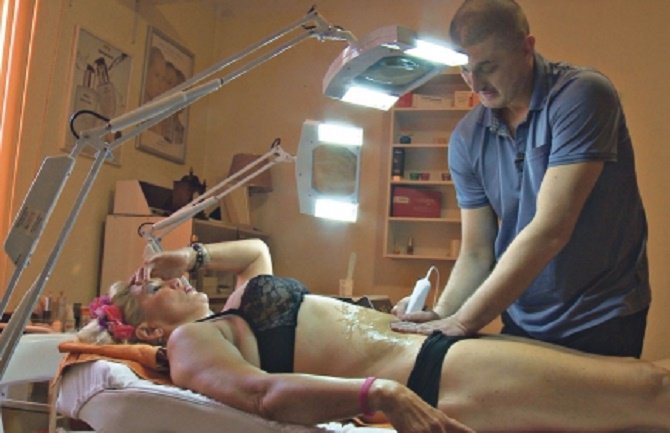 Suzana Mančić ponovo skida salo ultrazvukom (FOTO)