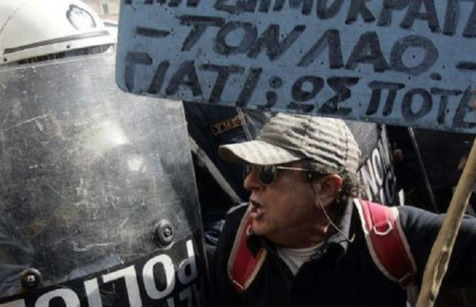 Više hiljada protestovalo zbog oštrih mjera štednje