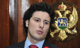 Lekićev odlazak ne šteti opoziciji