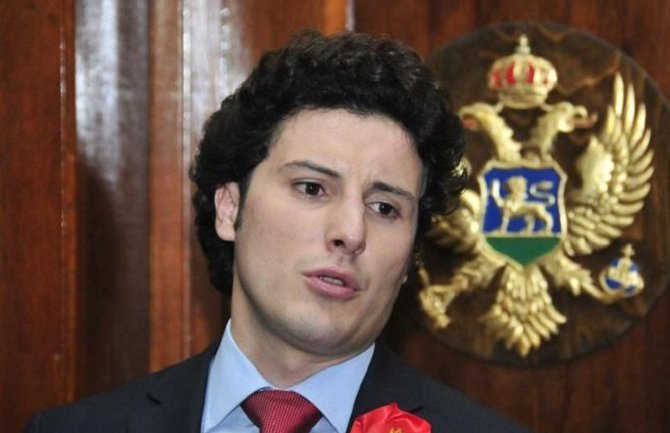 Lekićev odlazak ne šteti opoziciji