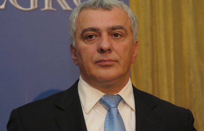 Mandić: Nenasilnim protestima do prelazne Vlade