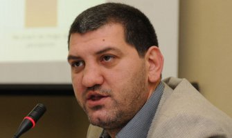 Bešić o predizbornim sloganima: Neki su radikalni, a neki odlični