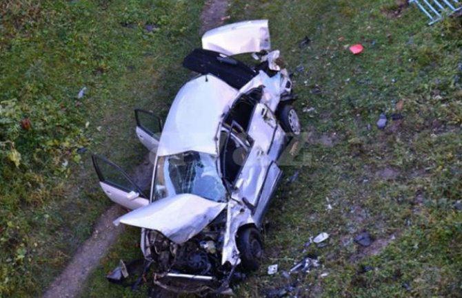 Automobilom sletjela s 10 metara visokog mosta