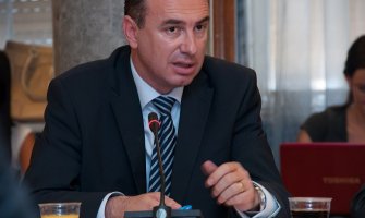 Đeka bez pokrića potrošio 23.000