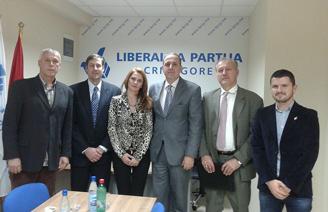 Popović: Očekujemo poziv za NATO naredne godine