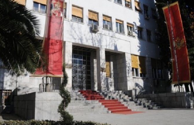 Počelo zasijedanje Skupštine: Dio poslanika reagovao na ulazak medija u salu