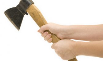 Užas u Šapcu: Žena ubila muža sjekirom