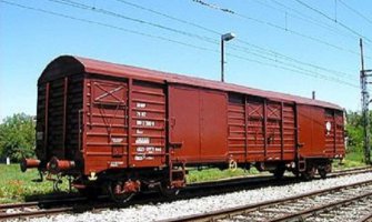 Niš: Mladića udarila struja na vagonu dok je pravio selfi!