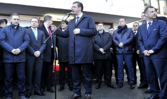 Vučić se rasplakao na otkrivanju spomenika kralju Milutinu (VIDEO)