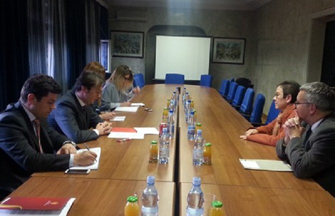 Ambasada Njemačke će  podržati projekat za smanjenje nelegalnog oružja