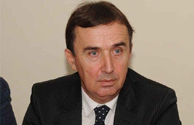 Politika je ozbiljnija od vaše književne pornografije