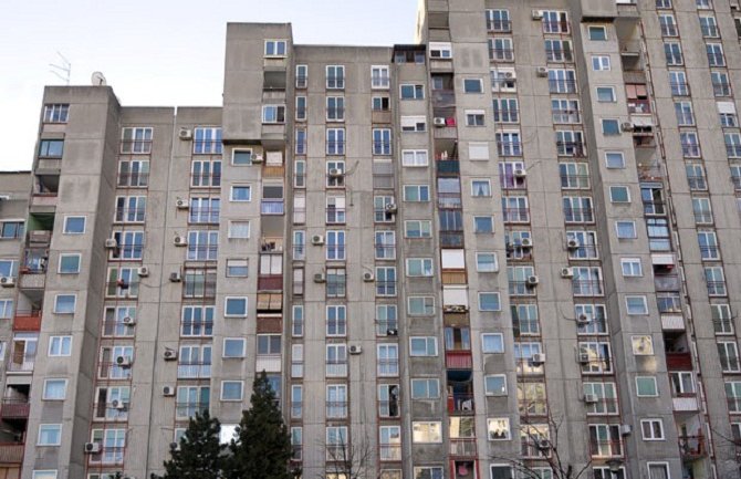 Starija žena izvršila samoubistvo skokom sa 10. sprata