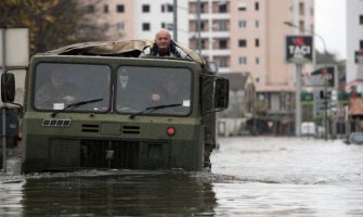 Poplave na zapadu Albanije: Evakisano stanovništvo iz 250 kuća u Fieru i Vlori 