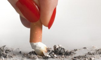 Tri trika za uklanjanje žutih mrlja od nikotina sa noktiju