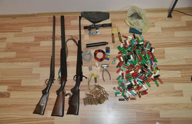 Policija zaplijenila  oružje i municiju