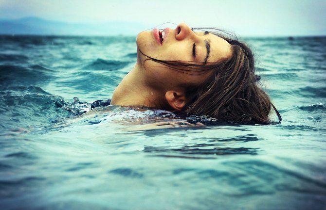 Sklapanje očiju pomoći će vam da se prisjetite detalja