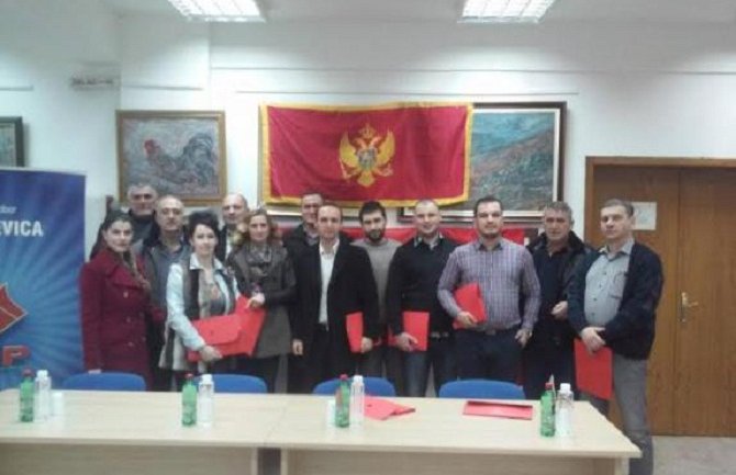 Partija da nastavi samostalno