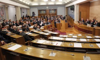 Građani godišnje plaćaju oko 5 miliona eura za finansiranje političkih partija