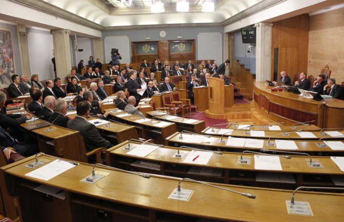 Građani godišnje plaćaju oko 5 miliona eura za finansiranje političkih partija