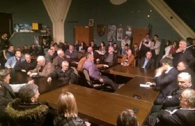 Krenuti u terensku kampanju za organizovanje protesta