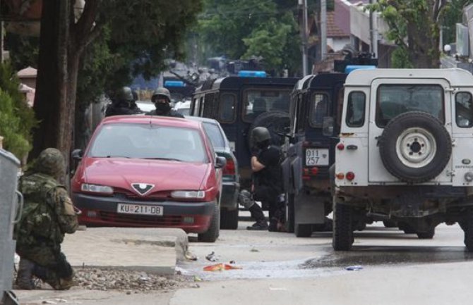Policija čisti kuću po kuću