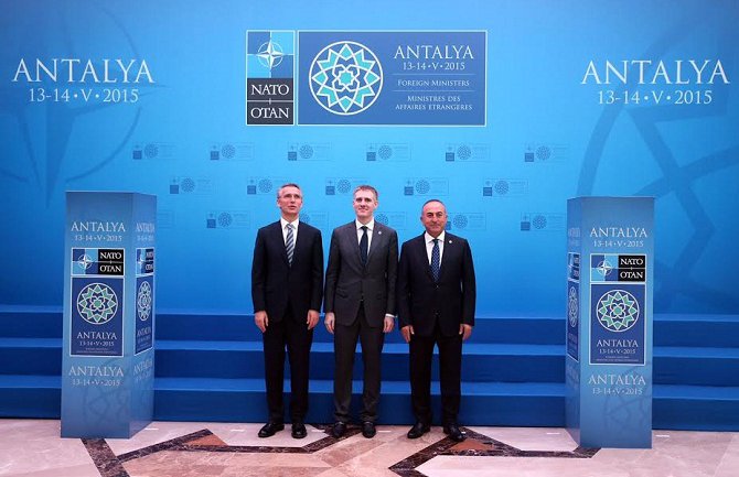 NATO ne može napraviti grešku ukoliko do kraja godine CG uputi poziv za članstvo