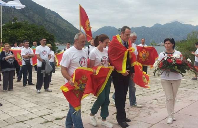 Liberali u Kotoru: Slava palima za slobodu
