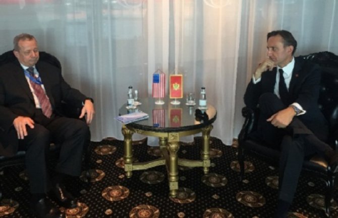 Kazniti one koji vrbuju i obučavaju ljude za odlazak na strana ratišta