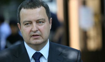 Dačić na infuziji: Otrovao se kozijim gulašom u Africi