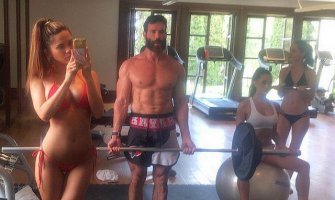 Evo s kim se kralj Instagrama provodi na Svetom Stefanu