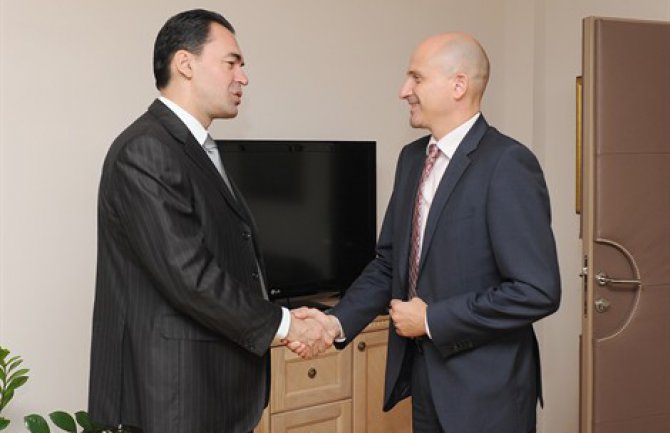 Nastaviti sa jačanjem rezultata u oblasti vladavine prava i borbe protiv organizovanog kriminala i korupcije