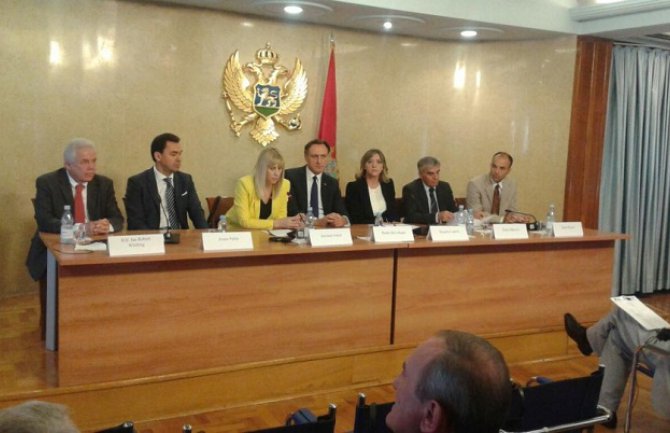  Pred zakonom svi da budu jednaki