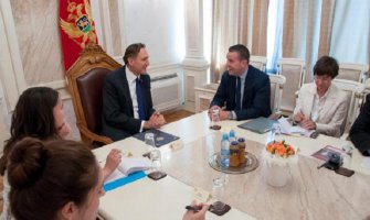 CG predano radi na putu ka NATO-u