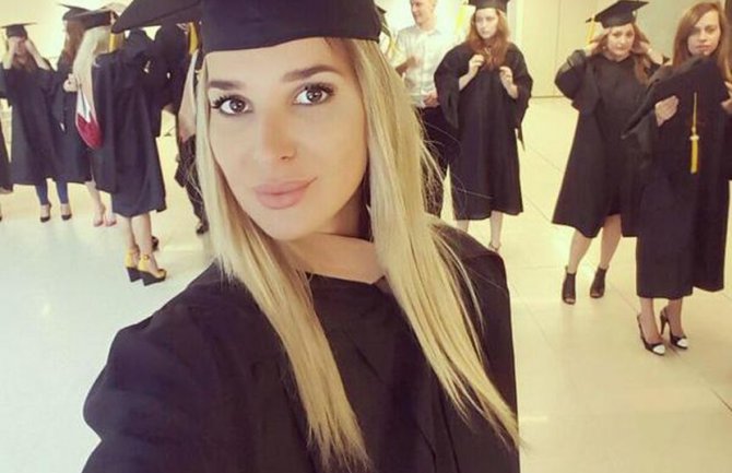 Džajina ćerka prvo diplomirala, a posle pokazala kako izgleda seksi surfing (FOTO)