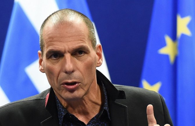  Varufakis: Nekada su stranci Grčku napadali tenkovima, sada to rade bankama