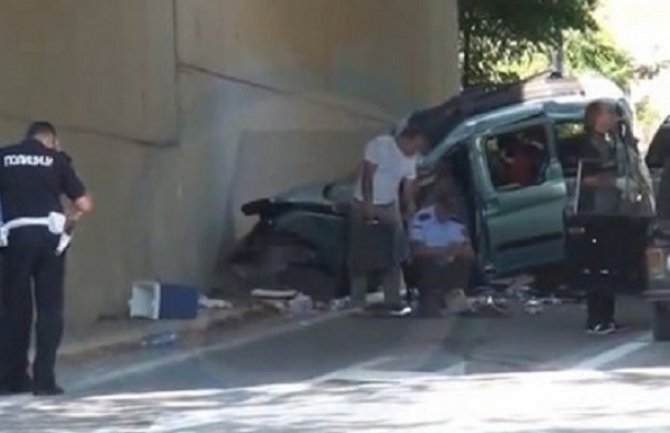  Baka poginula, borba za život trogodišnjeg unuka