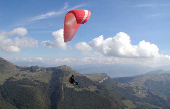 Paraglajderista iz Francuske teško povrijeđen