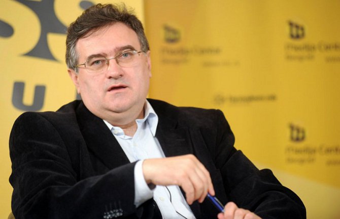 Ne zna se ko je uradio istraživanje javnog mnjenja koje je prezentovao Vukadinović