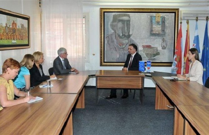 Borimo se za poštovanje ljudskih prava  i ispunjavanje svih programskih načela 