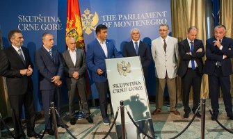 Protesti DF-a 20. i 23. decembra ispred Skupštine